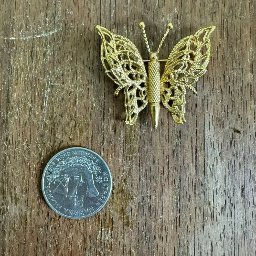 Vintage Monet Gold Tone Textured Filigree‎ Butterfly Brooch Pin